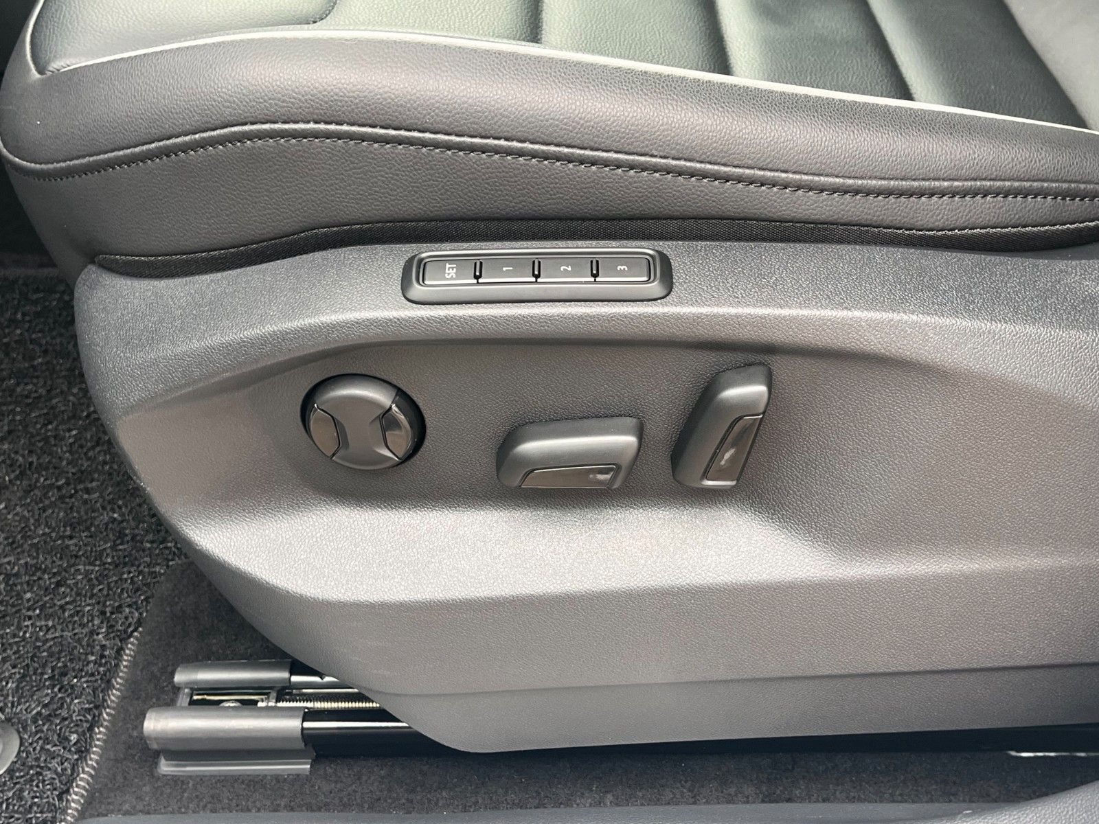 Volkswagen Tiguan 2.0 TDI DSG Top-Ausstattung - Samsaru's Car Outlet