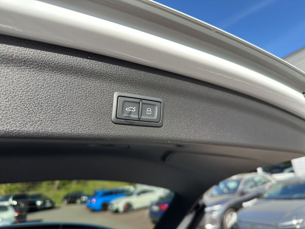 Audi Q3 35 1.5 TFSI S-tronic S line ACC MATRIX-LED