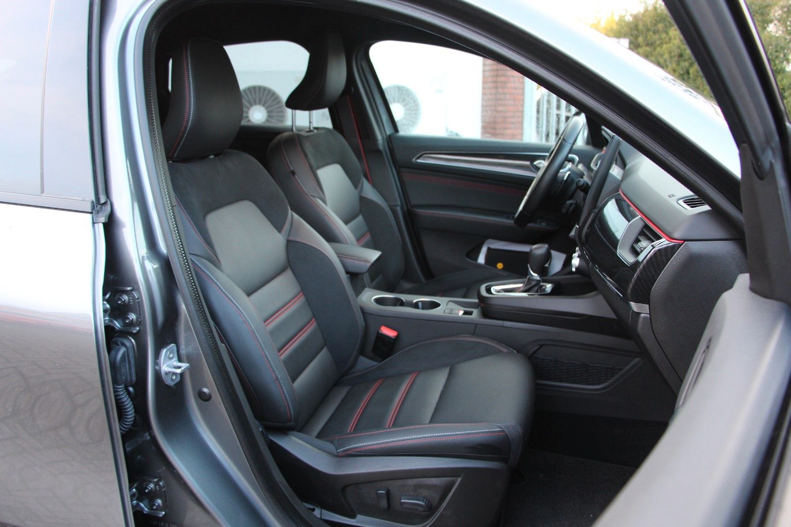 Renault Arkana Mild Hybrid R.S. Line - Samsaru's Car Outlet