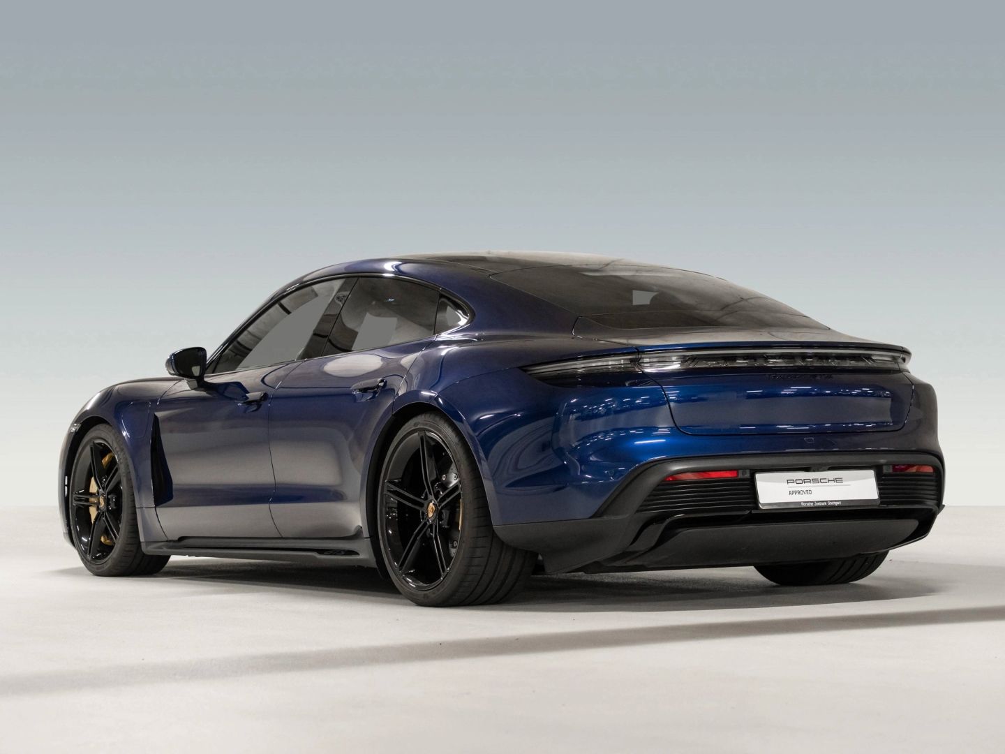 Porsche Taycan GTS InnoDrive Burmester Beifahrerdisplay