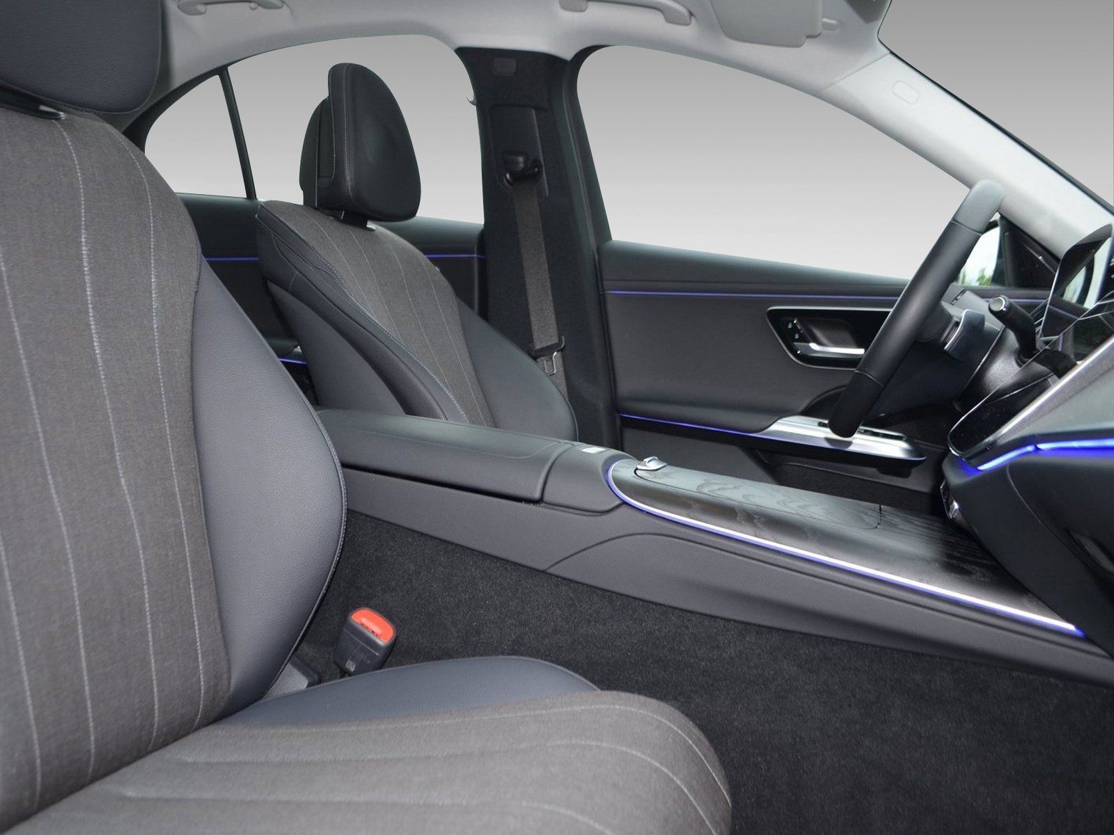 Mercedes-Benz E 220 d Avantgarde - Samsaru's Car Outlet