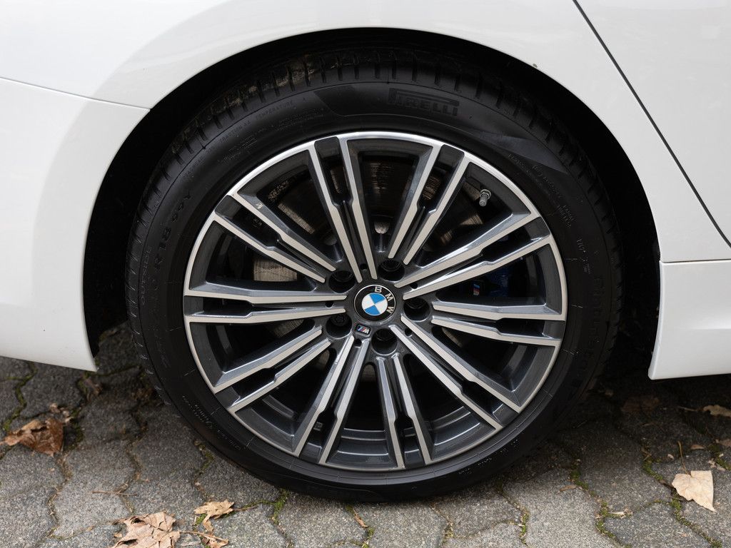 BMW 330e xDrive M-Sport LASER LED W-LAN NAVI HGSD