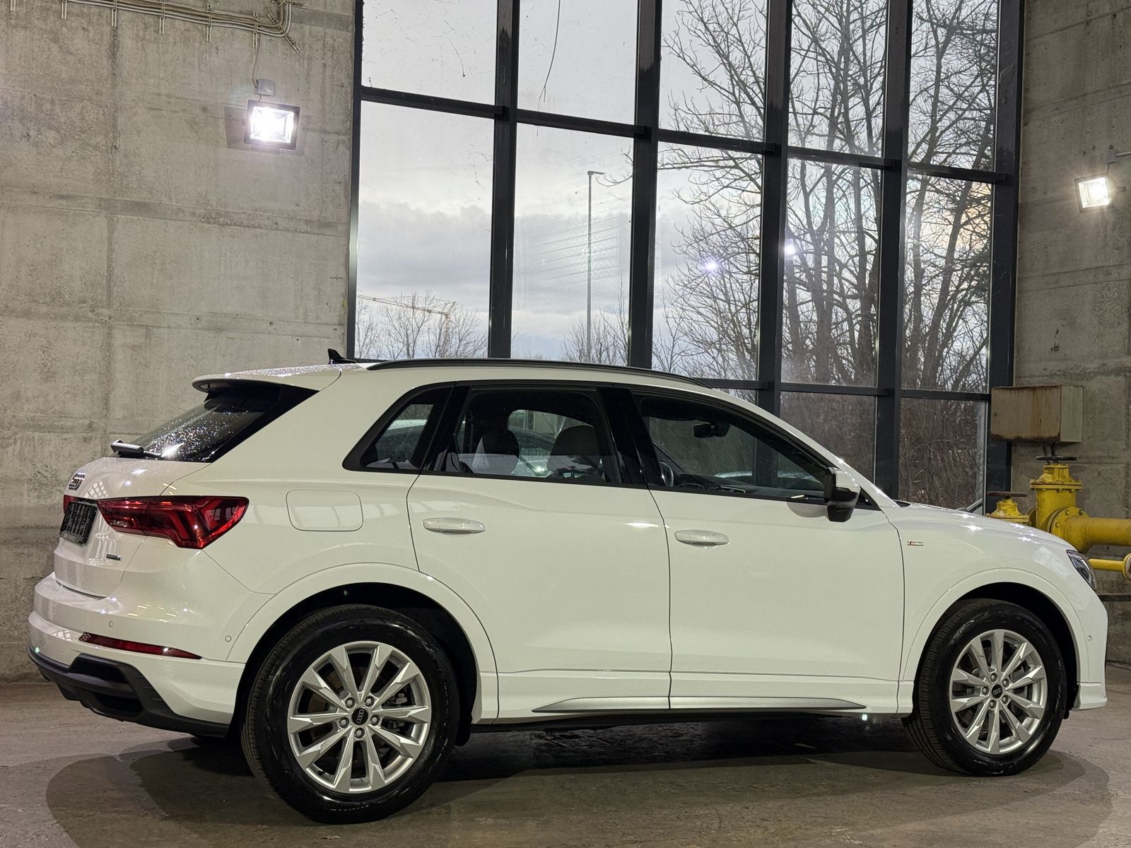 Audi Q3 45 S line - Samsaru's Car Outlet
