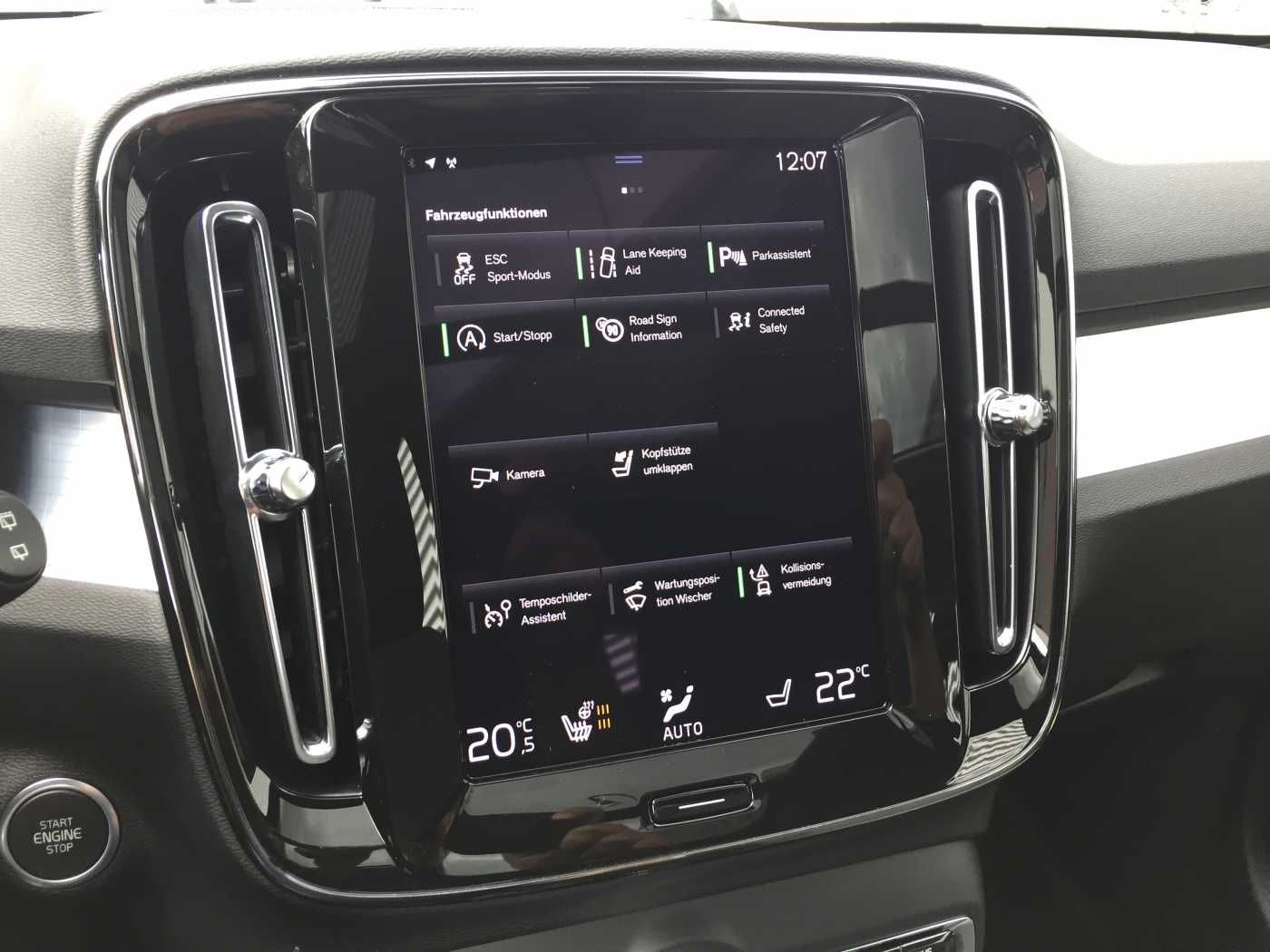 Volvo XC40 XC 40 T2 Plus Dark 2WD Panorama, AHK, GJR u