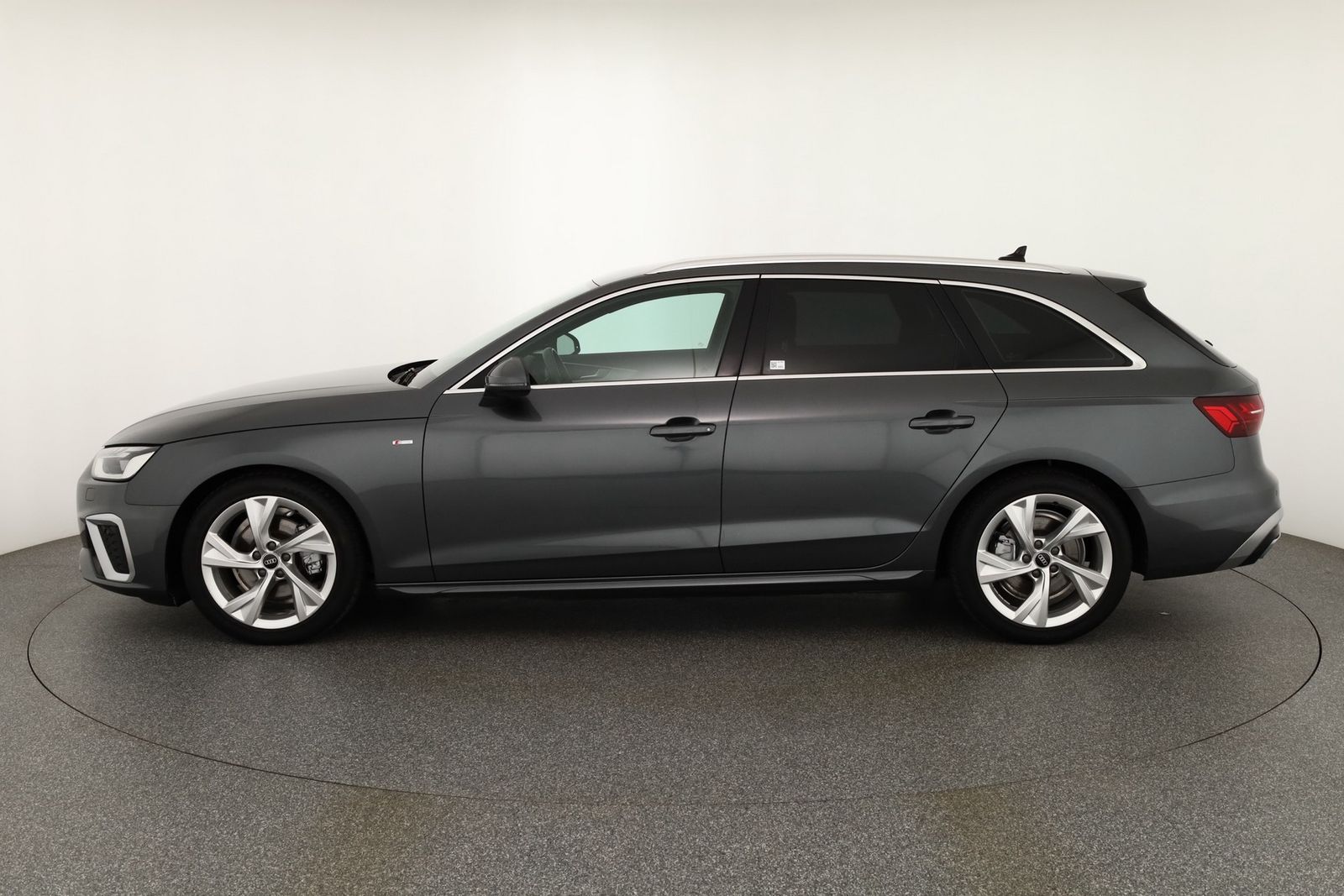 Audi A4 Avant 35 TFSI S-Line - Samsaru's Car Outlet