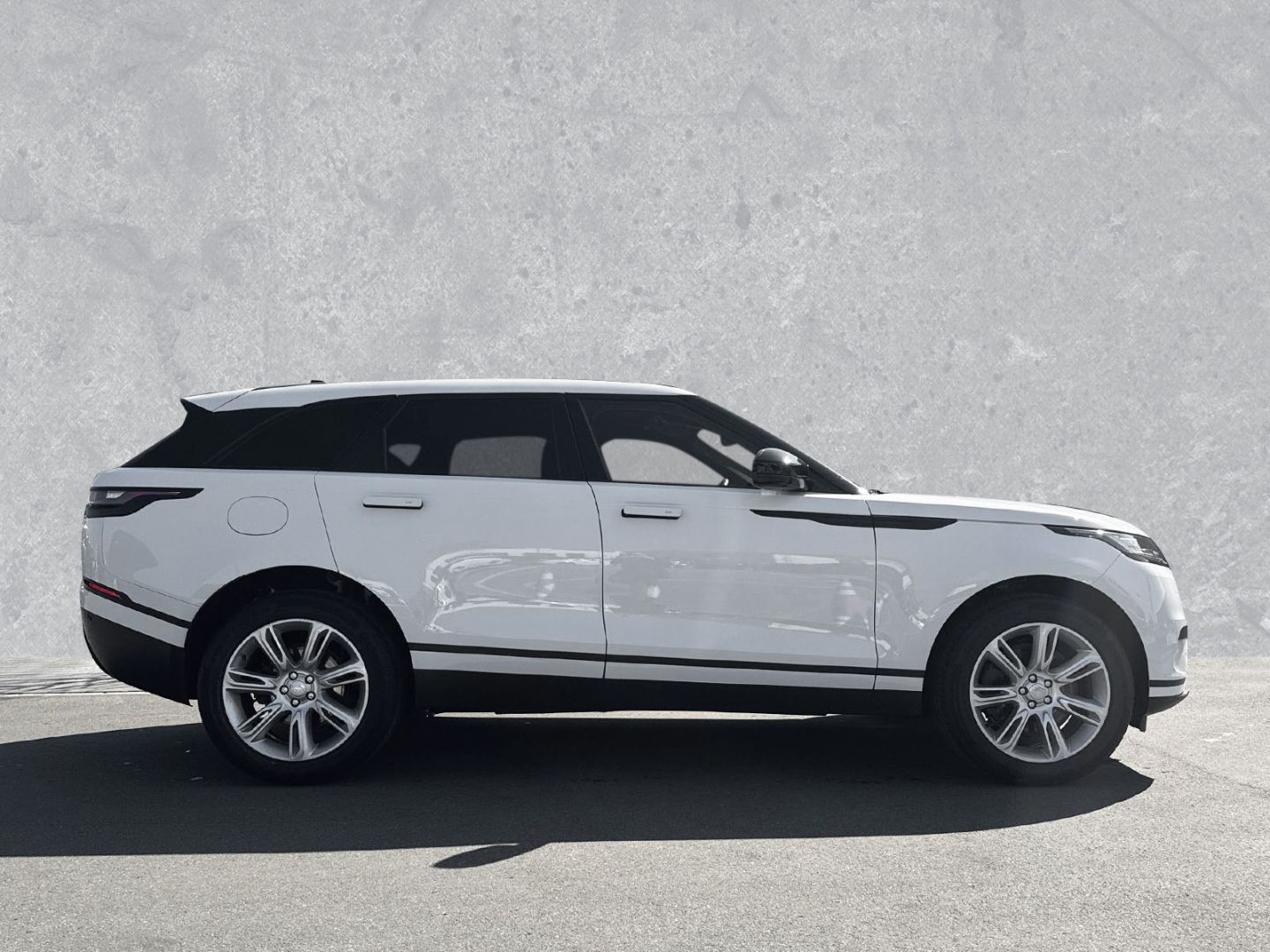 Range Rover Velar P400e Winter-Black - Samsaru's Car Outlet