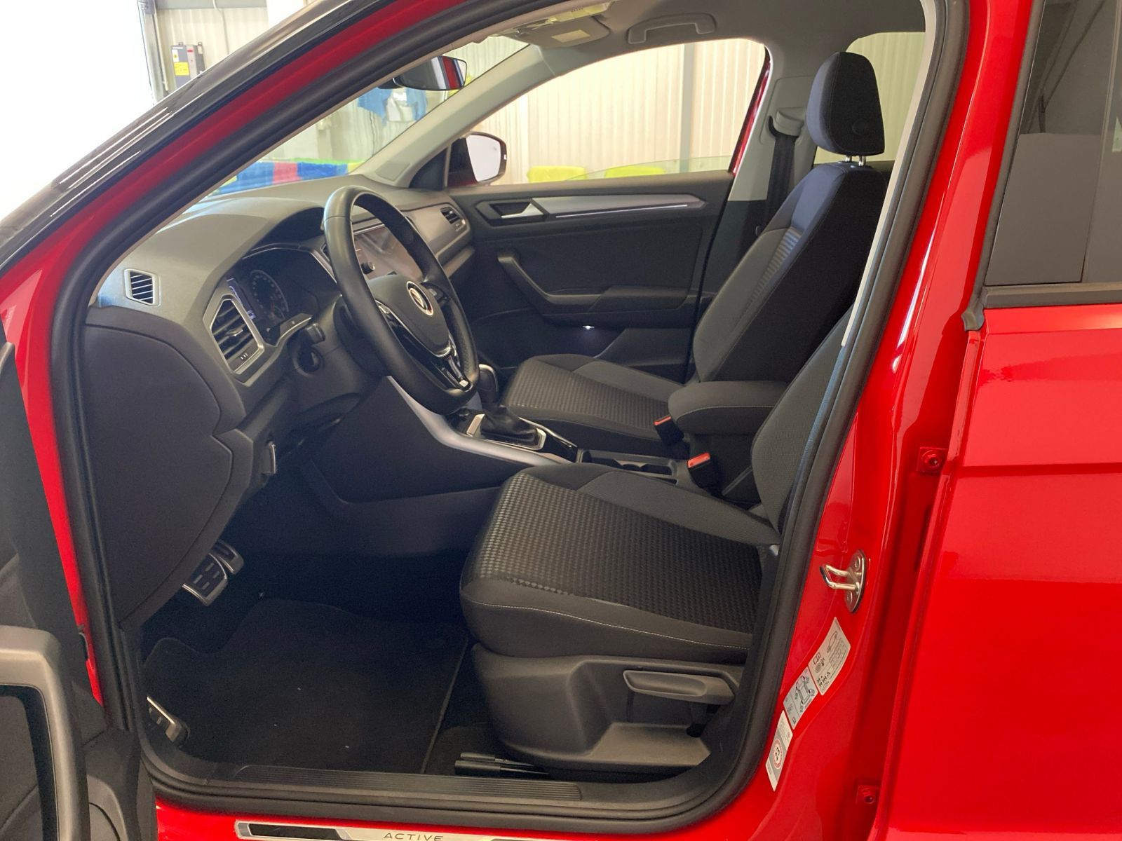 Volkswagen T-Roc 1.5 TSI Active - Samsaru's Car Outlet