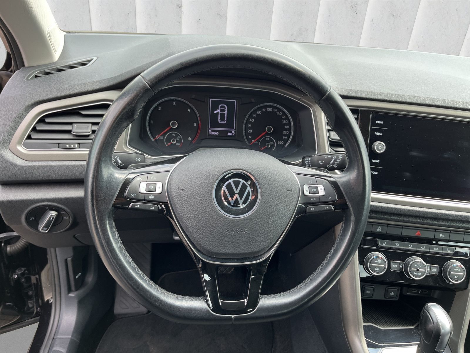 Volkswagen T-Roc Style 2.0 TDI - Samsaru's Car Outlet