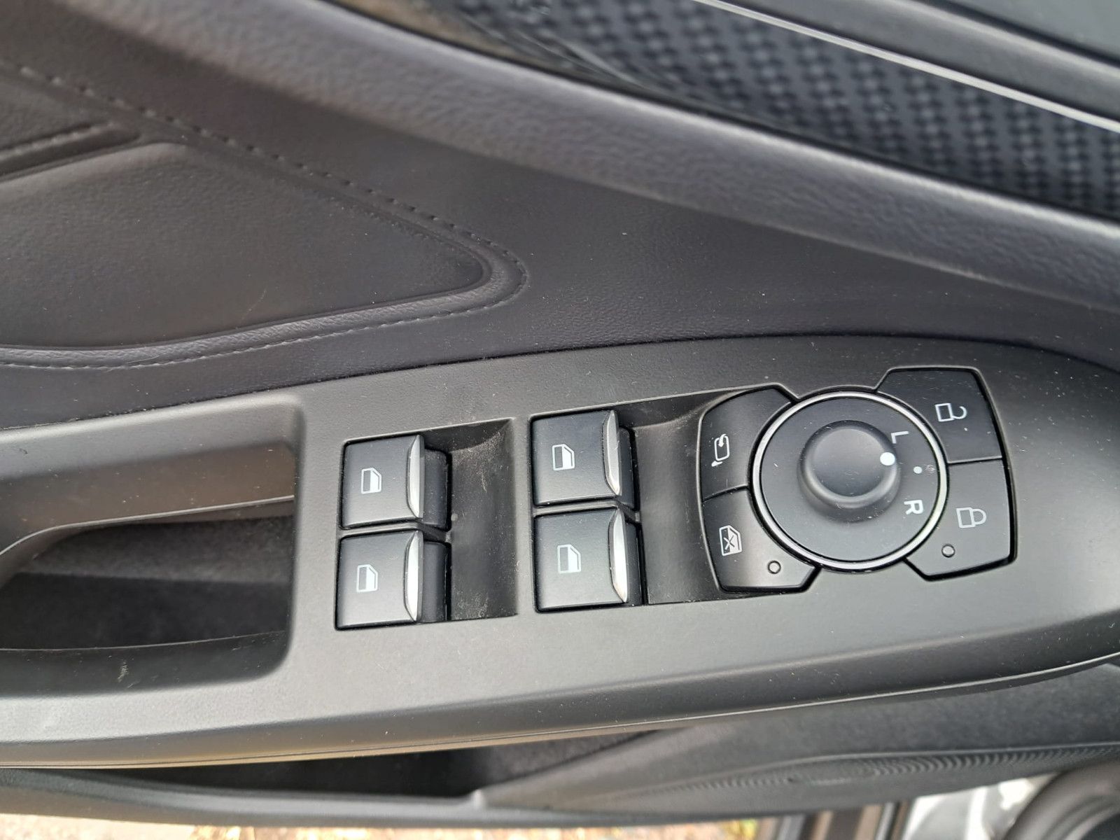 Ford Focus Turnier ST-Line 1.5 Autom,Navi,ALU,Allwett