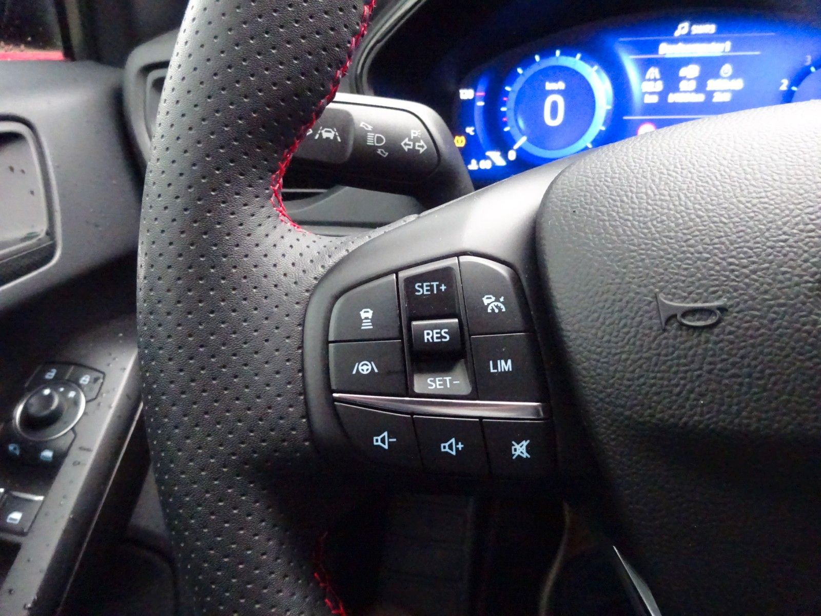 Ford Focus Turnier ST-Line X Autom AHK iACC HuD
