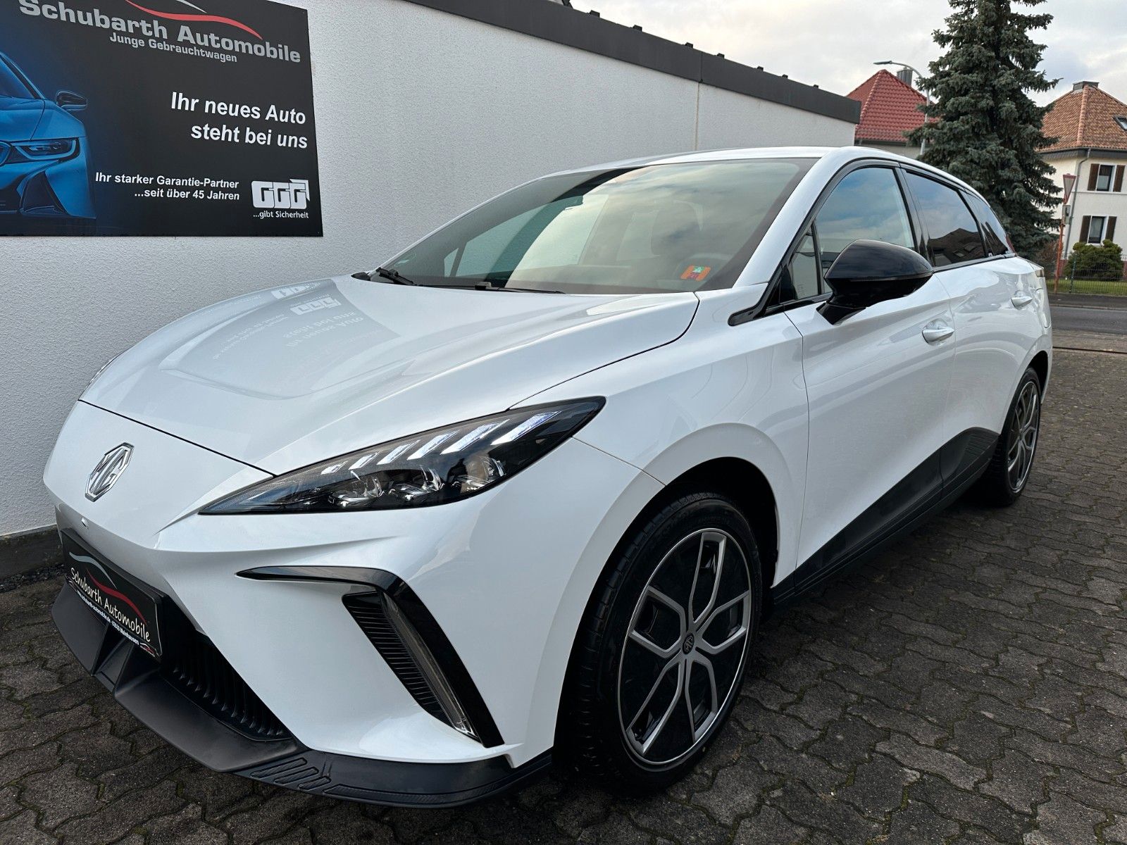 MG4 Luxury Elektro LED Navi Cam Shzg Lkr.Hzg ACC