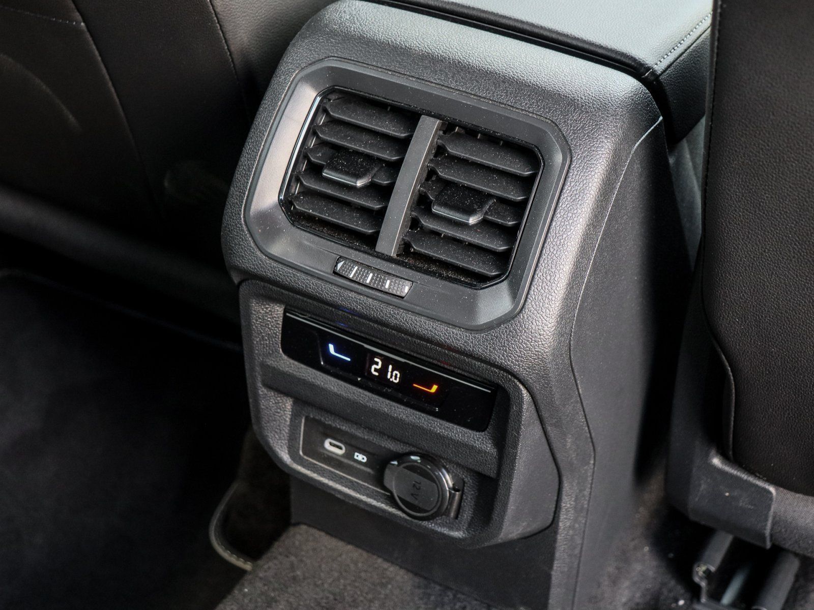 Volkswagen Tiguan R-Line 1.5 TSI DSG - Samsaru's Car Outlet