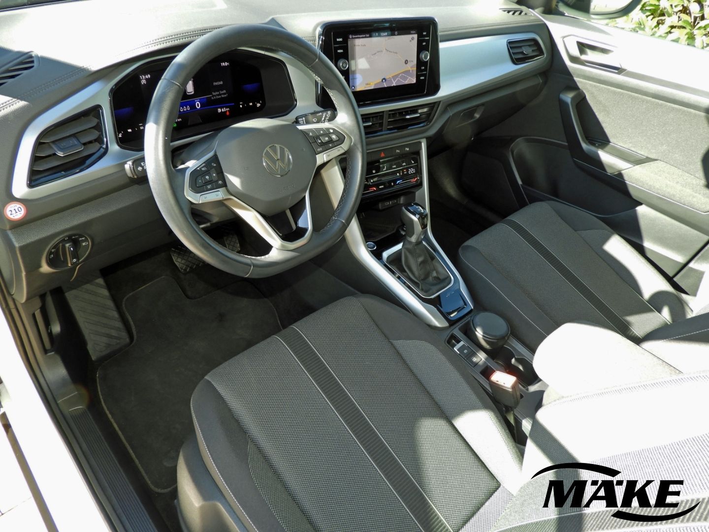 Volkswagen T-Roc Life 1.5 TSI DSG - Samsaru's Car Outlet