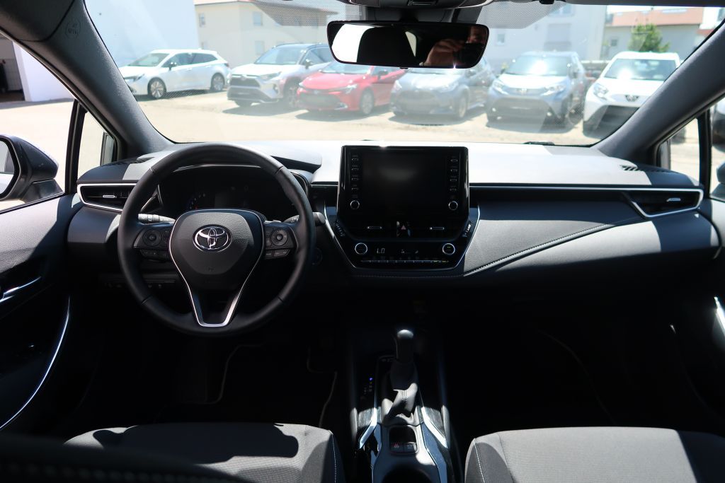 Toyota Corolla 2.0 Hybrid Touring S - Samsaru's Car Outlet