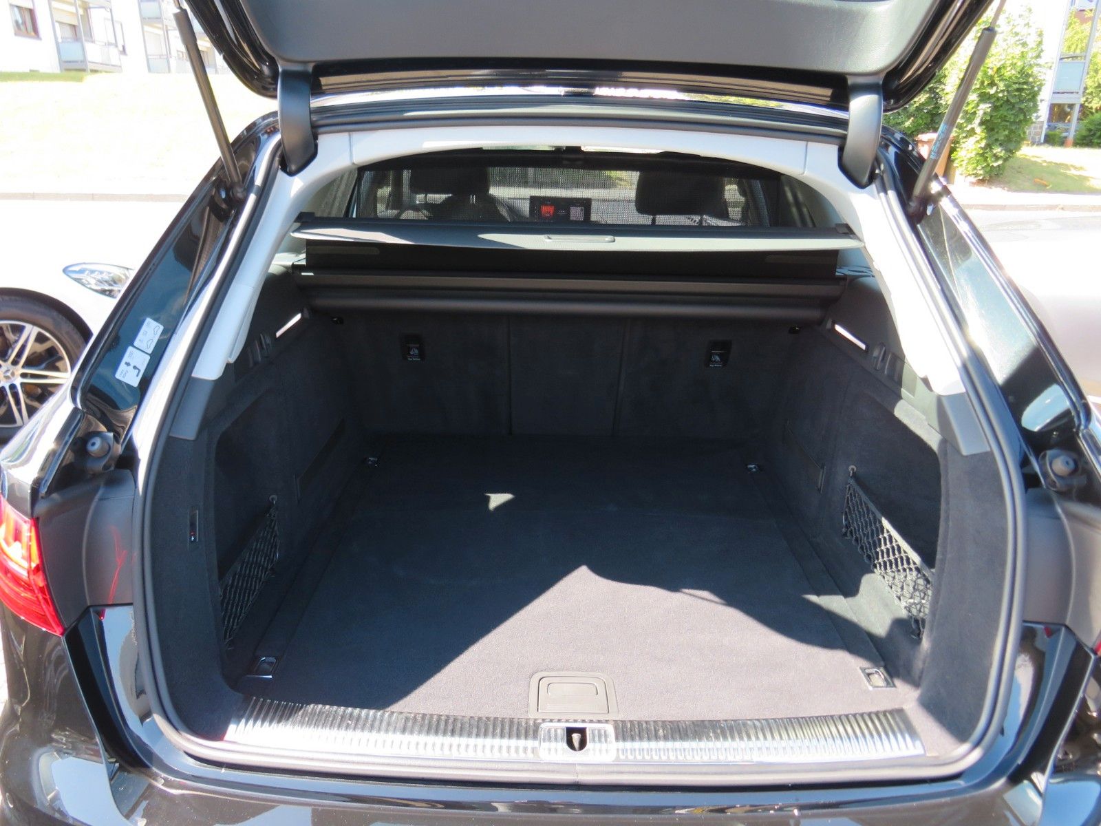 Audi A4 Avant 30 TDI advanced S-tronic - Samsaru's Car Outlet