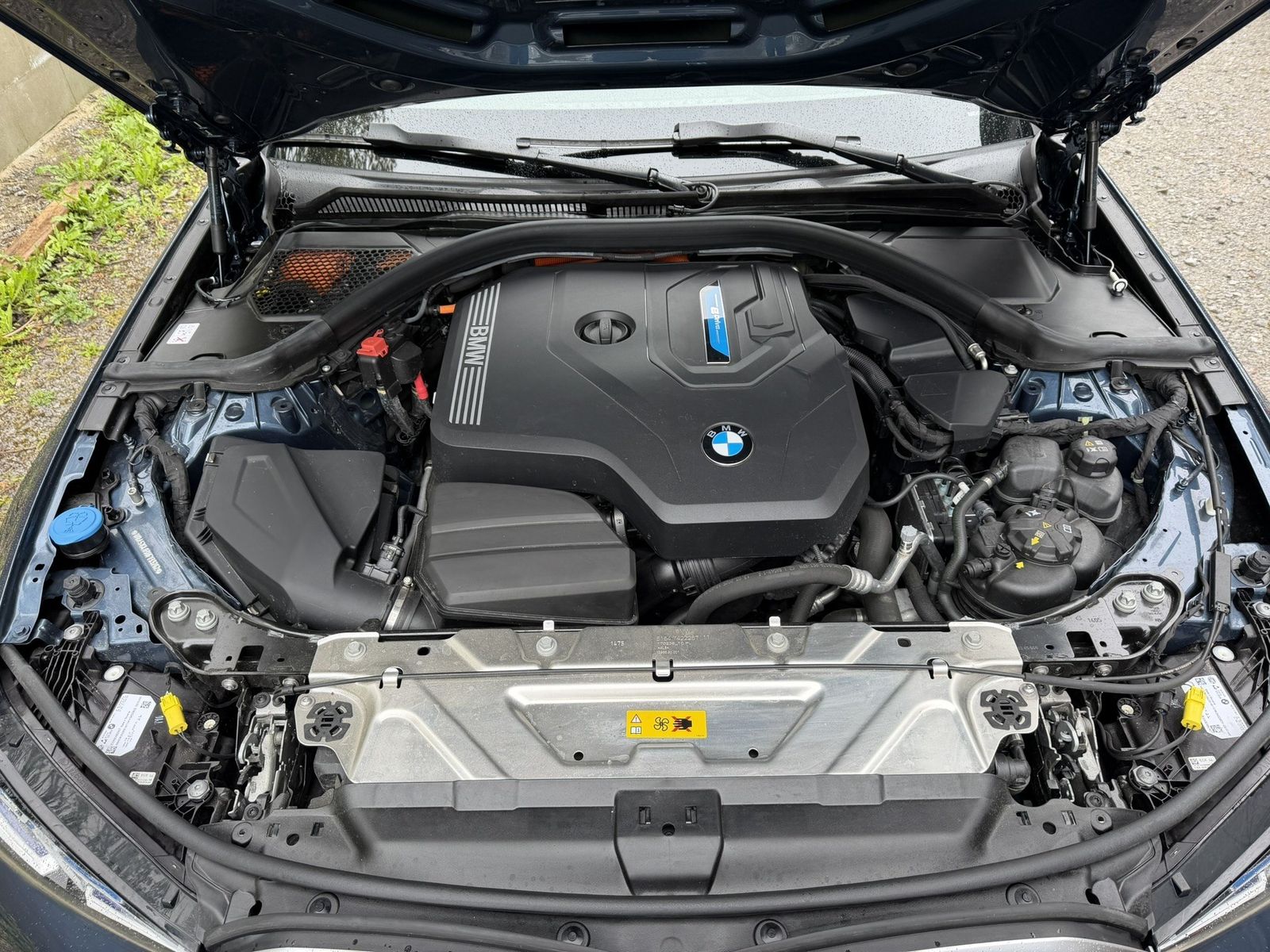 BMW 330e xDrive M Sport AHK Panorama eSitze HeadUp A