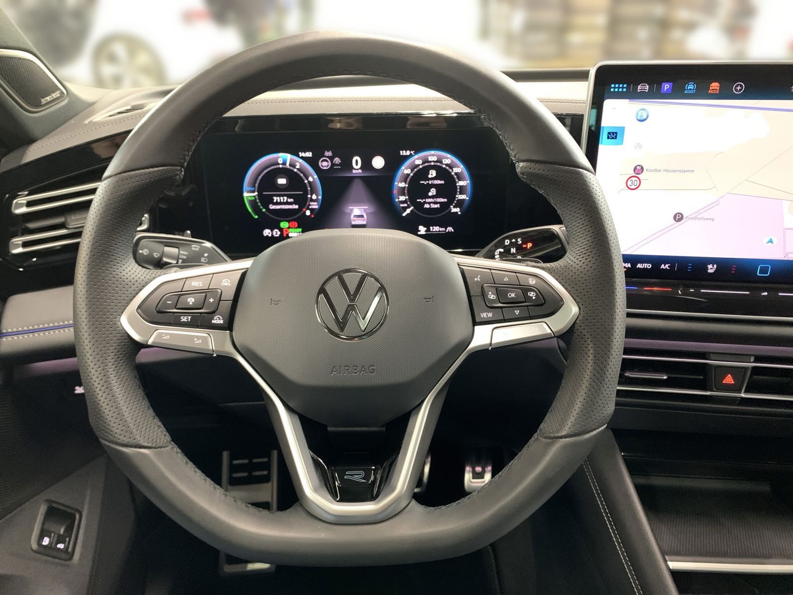 Volkswagen Tiguan 1.5 eHYBRID R LINE IQ.LIGHT+AHK+PANO+ACC