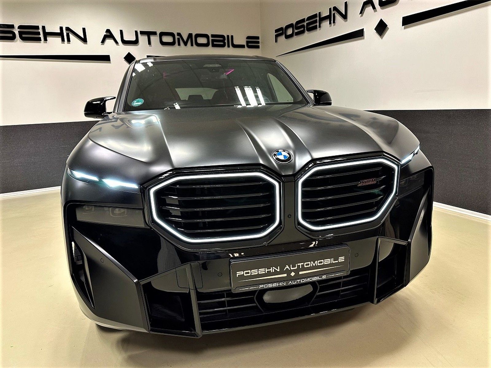BMW XM Label Red Carbon B&W Black Frozen 23"Zoll AHK