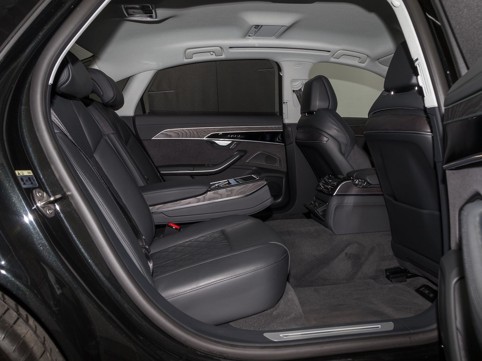 Audi A8 Lang 60 TFSIe Q NP150 LM20 4xMASSAGE RAUTENST" → "Audi A8 Lang 60 TFSIe Q - Samsaru's Car Outlet