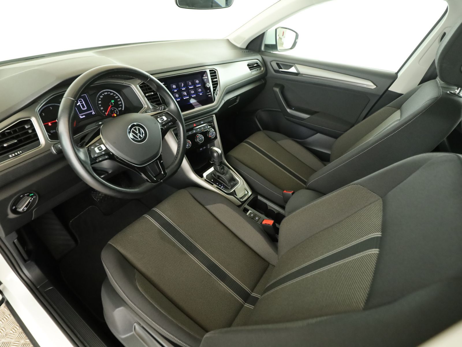 Volkswagen T-Roc 2.0 TDI Style - Samsaru's Car Outlet