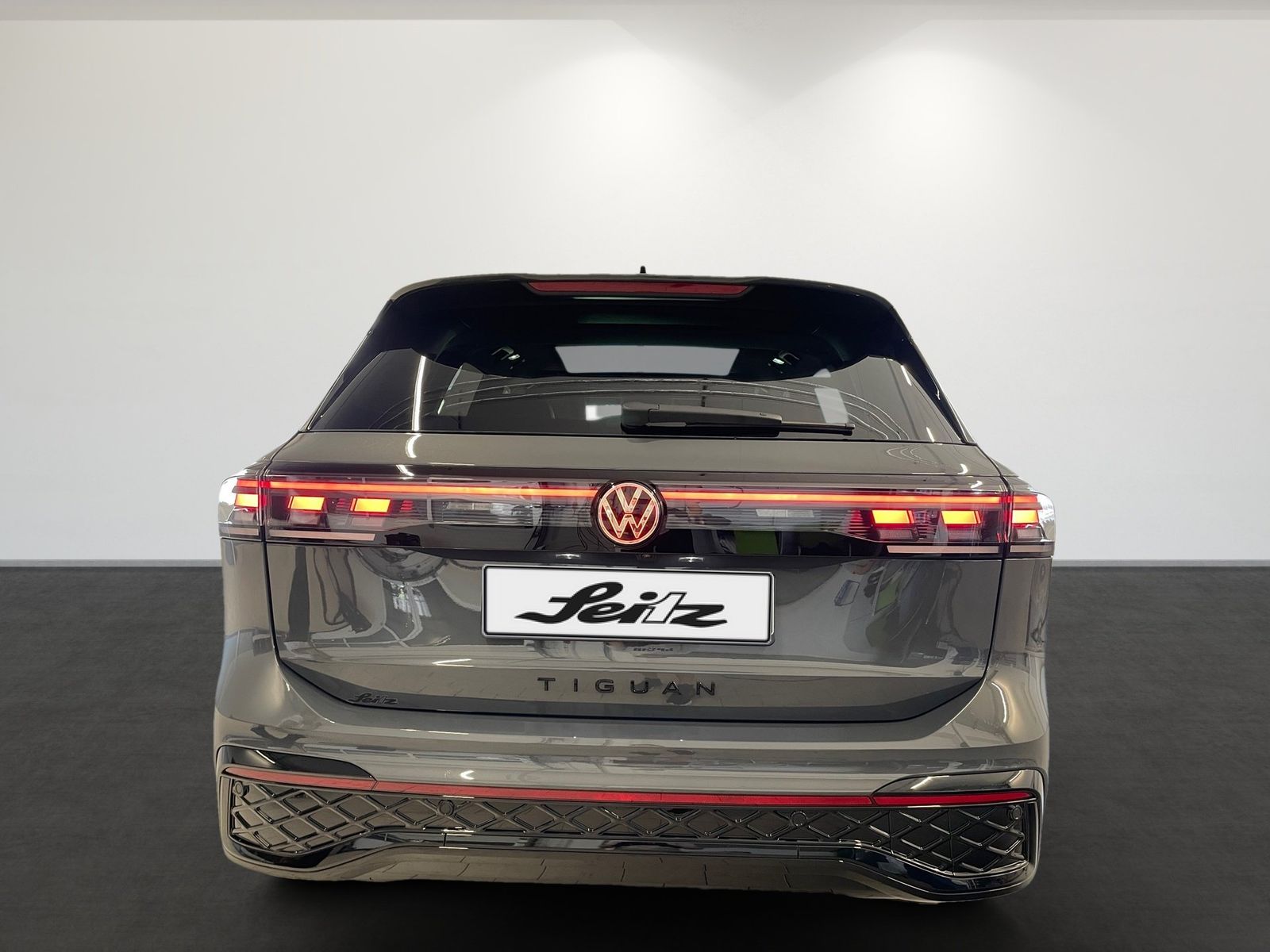 Volkswagen Tiguan 2.0 TDI 4M R-Line *HEAD-UP*PANO*AHK*STAND