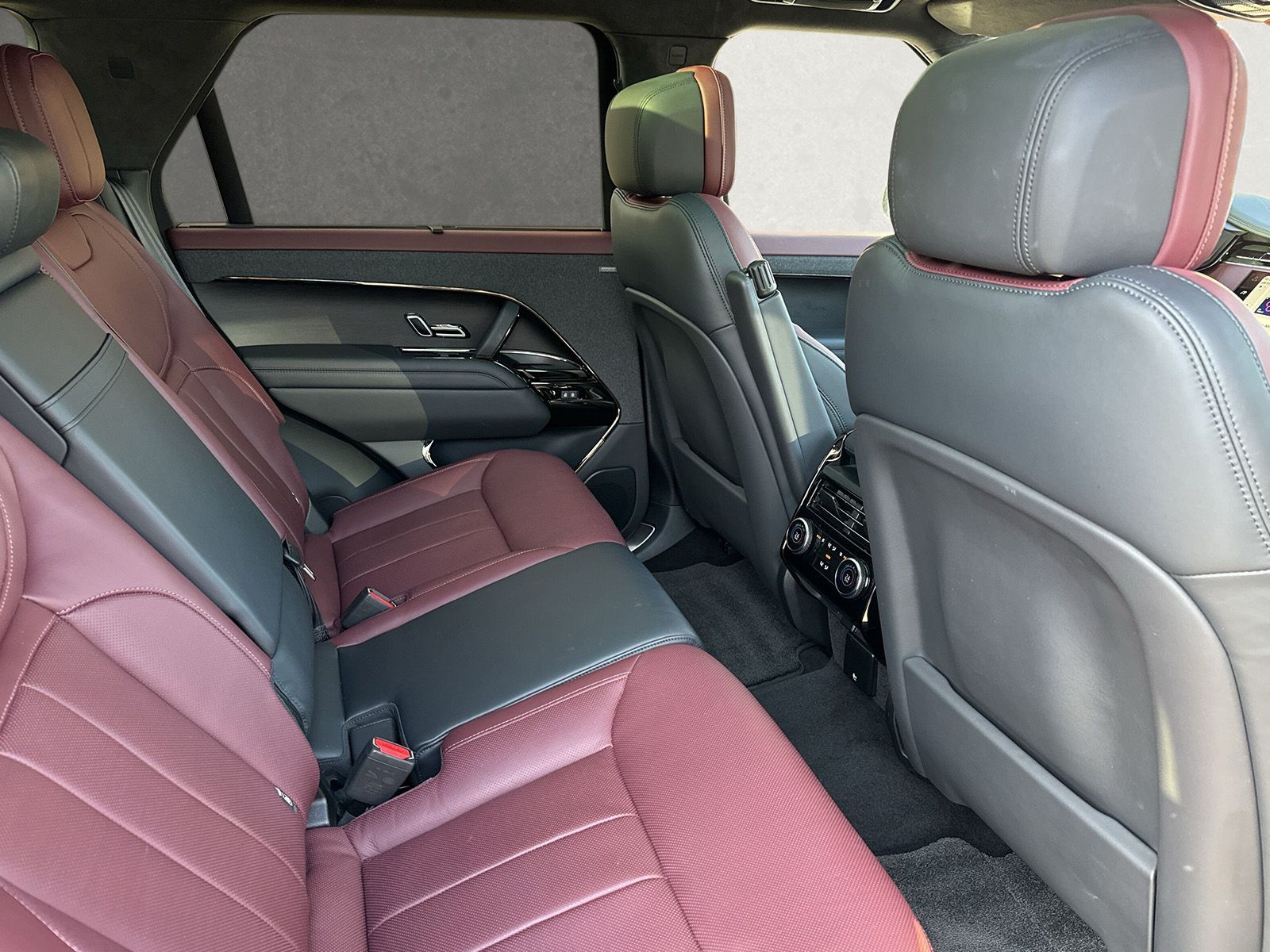 Range Rover Sport 3.0 I AWD R Dynamic SE - Samsaru's Car Outlet