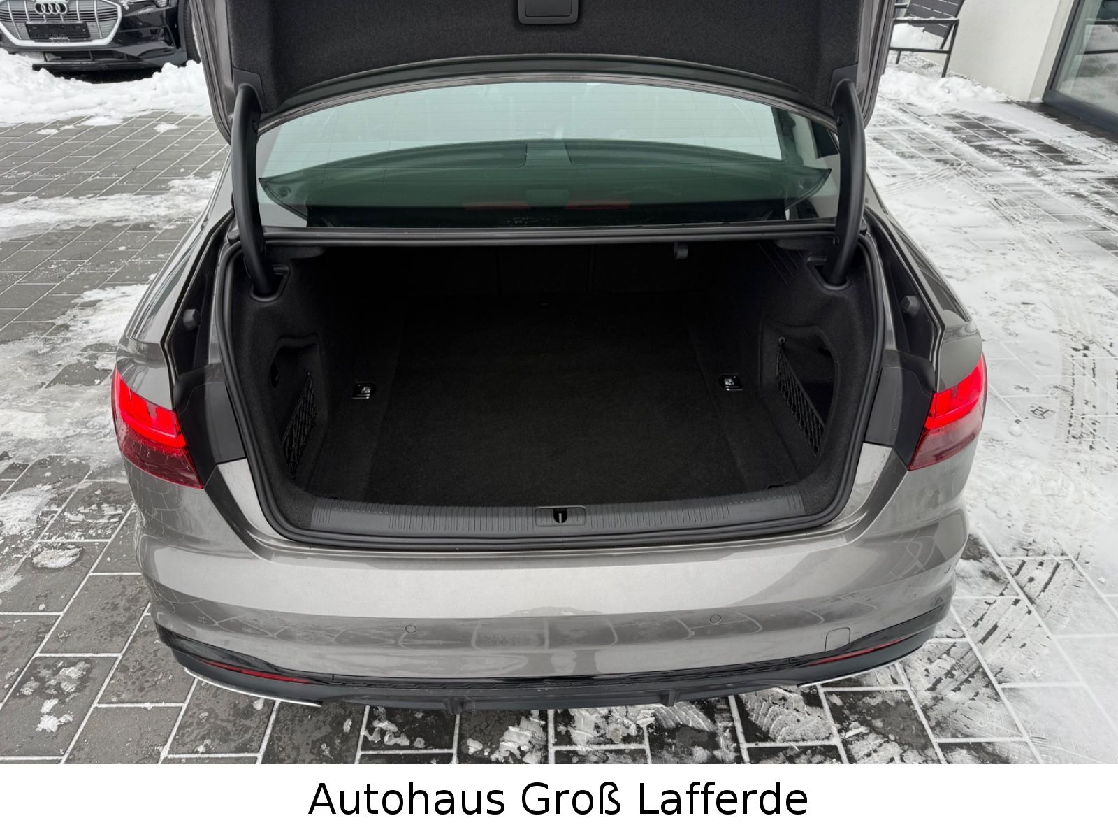 Audi A4 Lim. 40 TDI quattro S line RFK Navi SHZ 8 fac