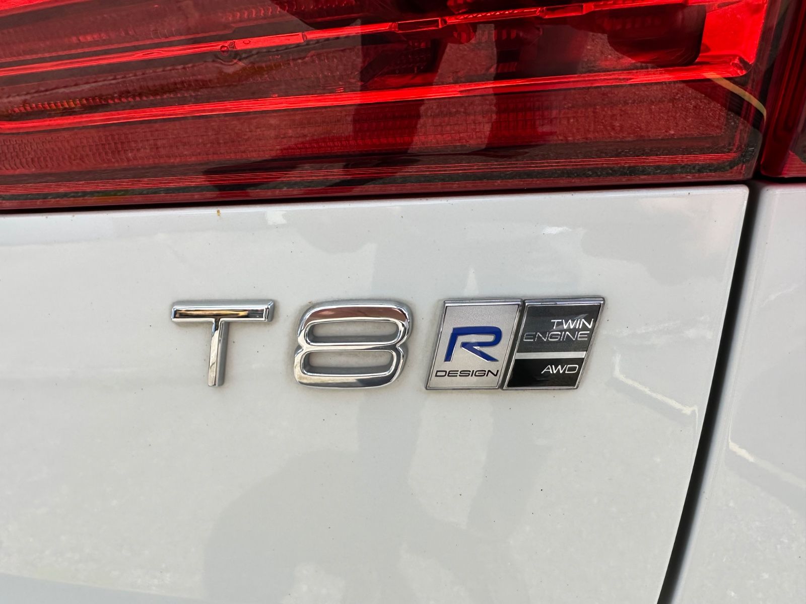 Volvo XC60 R Design T8 AWD Navi Pano HuD ACC AHK Leder