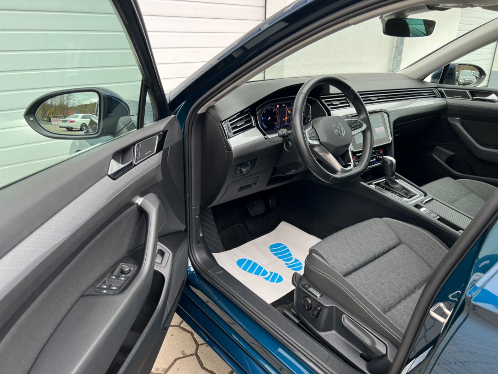 Volkswagen Passat 2.0 TDI - Samsaru's Car Outlet