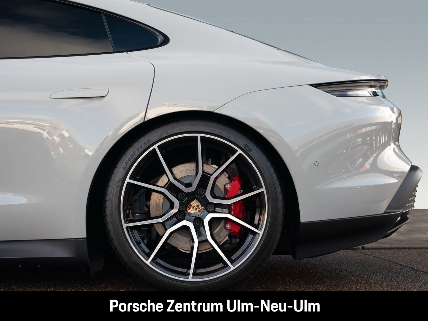 Porsche Taycan 4S Hinterachslenkung  HD-Matrix LED InnoD
