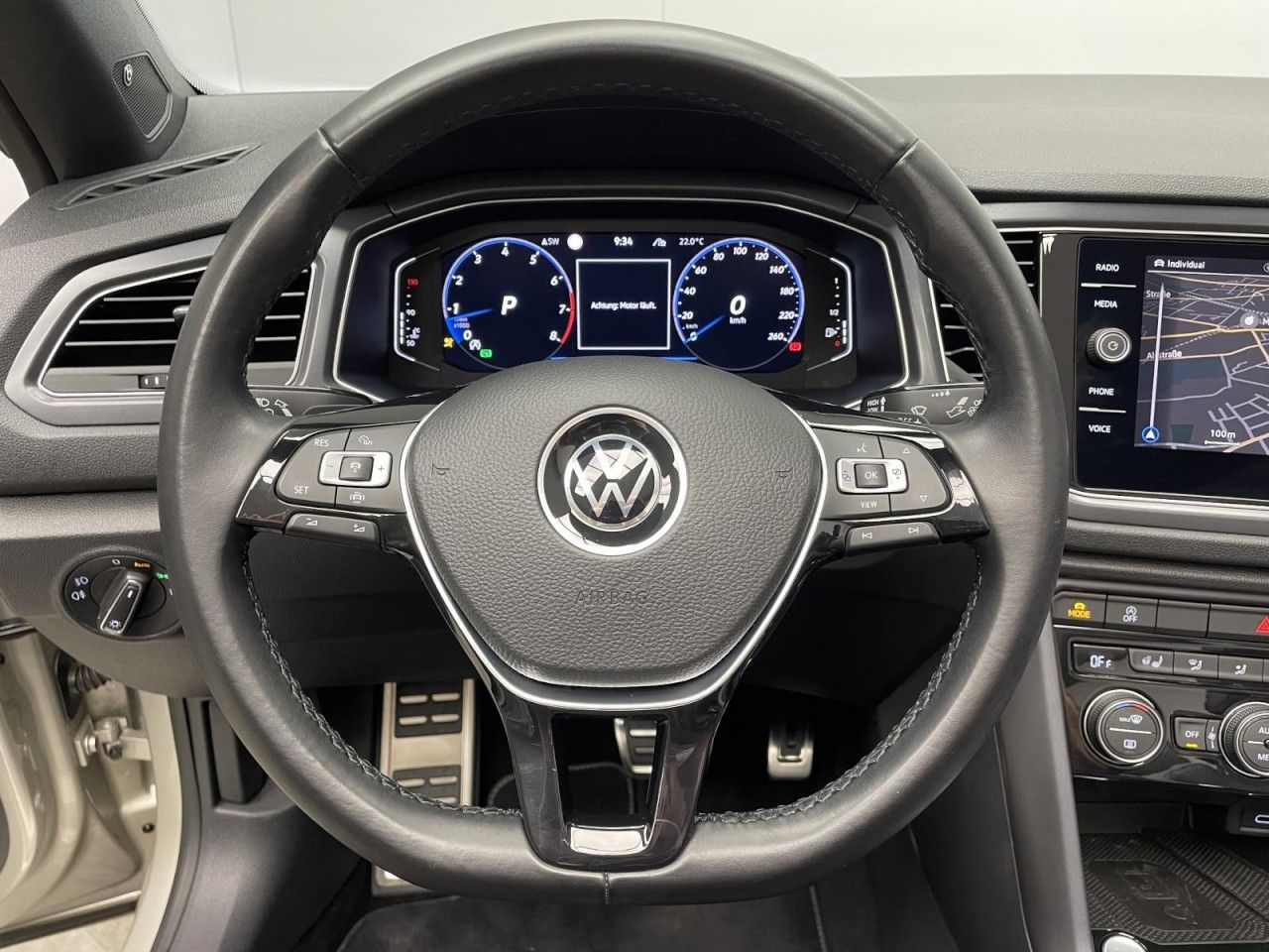 Volkswagen T-Roc 1.5 TSI DSG R-Line - Samsaru's Car Outlet