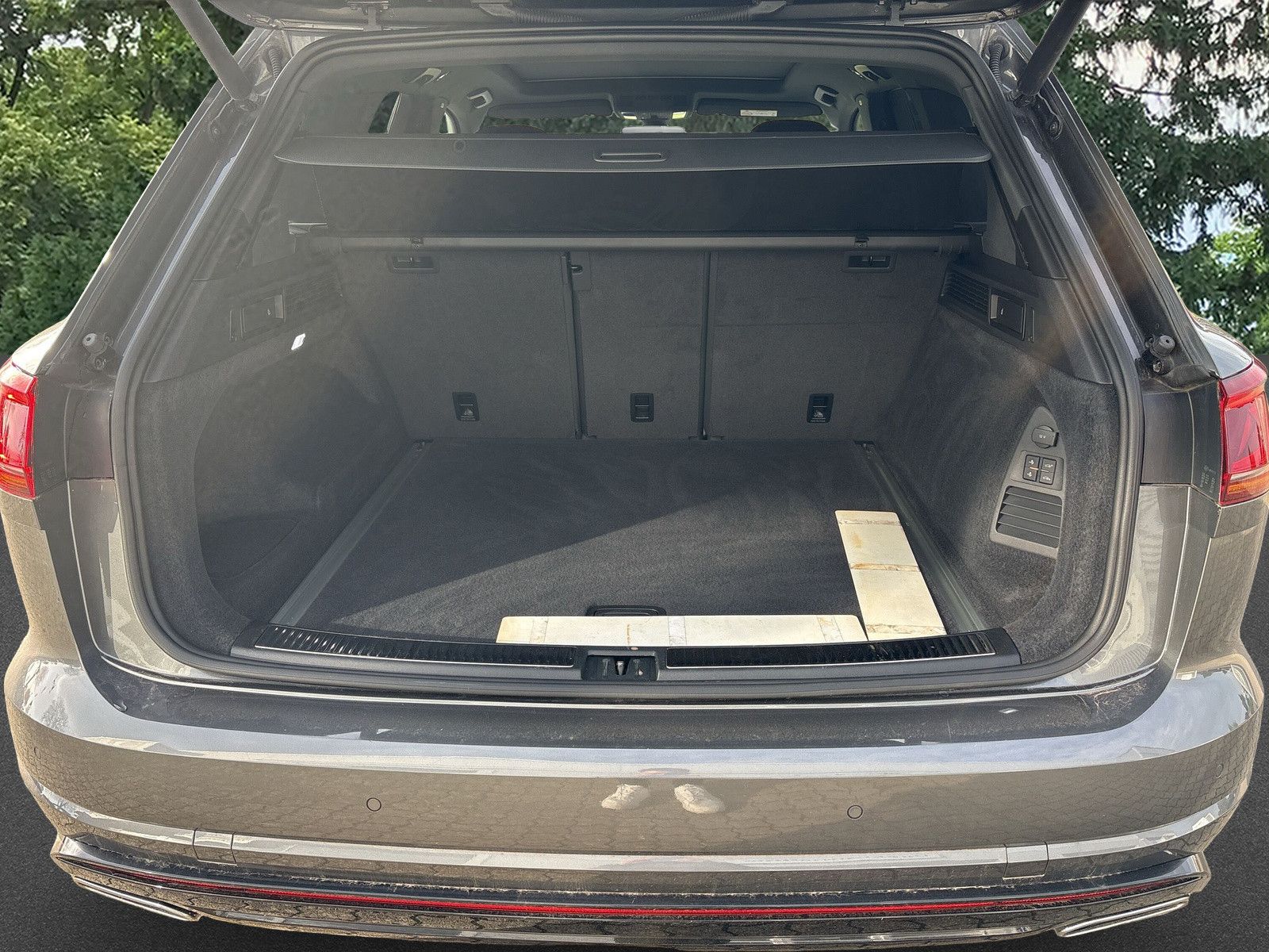Volkswagen Touareg 4.0 TDI Last Edition AHK DYN PANO 1.HAND