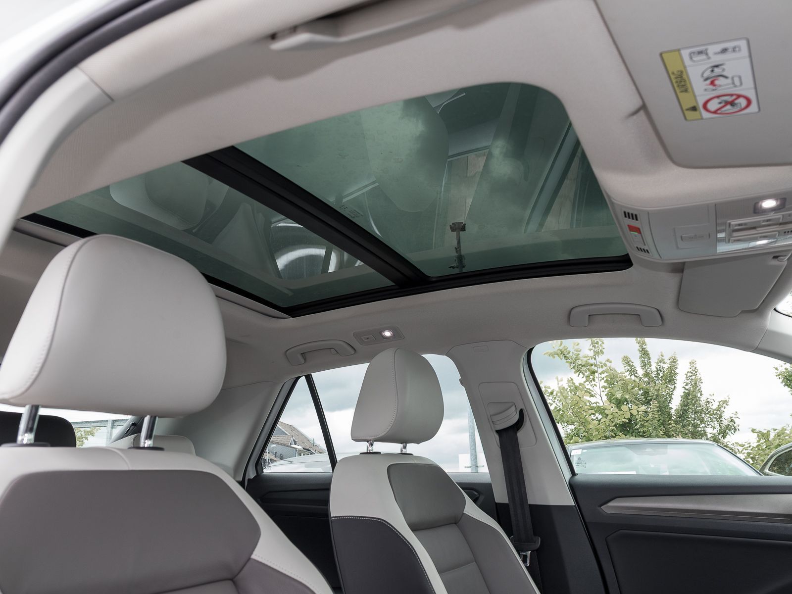 Volkswagen T-Roc 1.5 TSI DSG STYLE - Samsaru's Car Outlet
