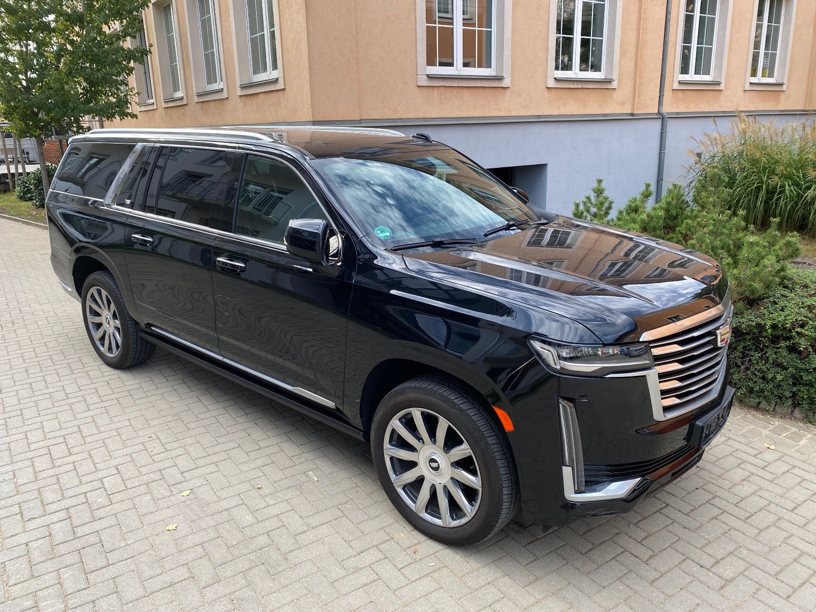 Cadillac Escalade ESV 4WD V8 Premium Platinum