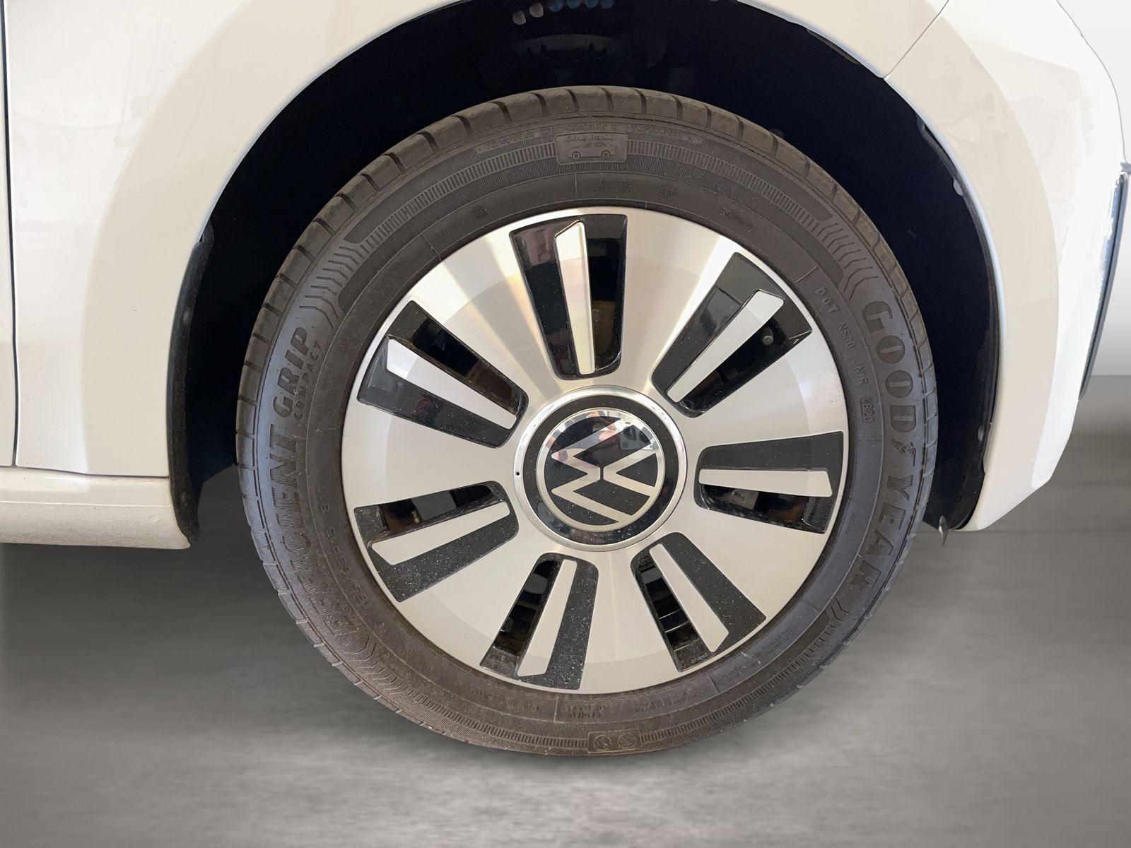 Volkswagen e-up! move up! - Samsaru's Car Outlet
