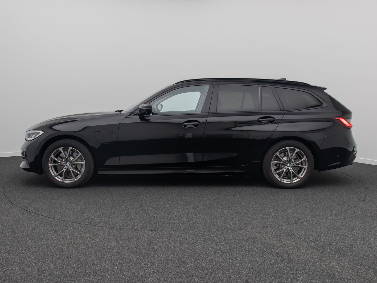BMW 330e Sport Line - Samsaru's Car Outlet