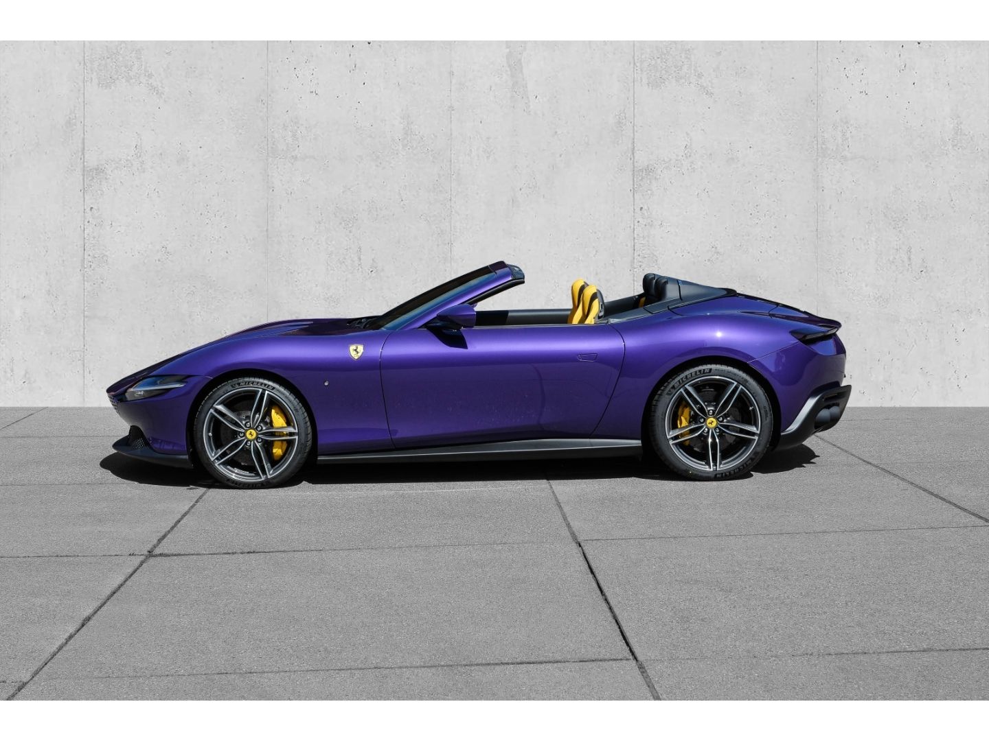 Ferrari Roma Spider - Samsaru's Car Outlet