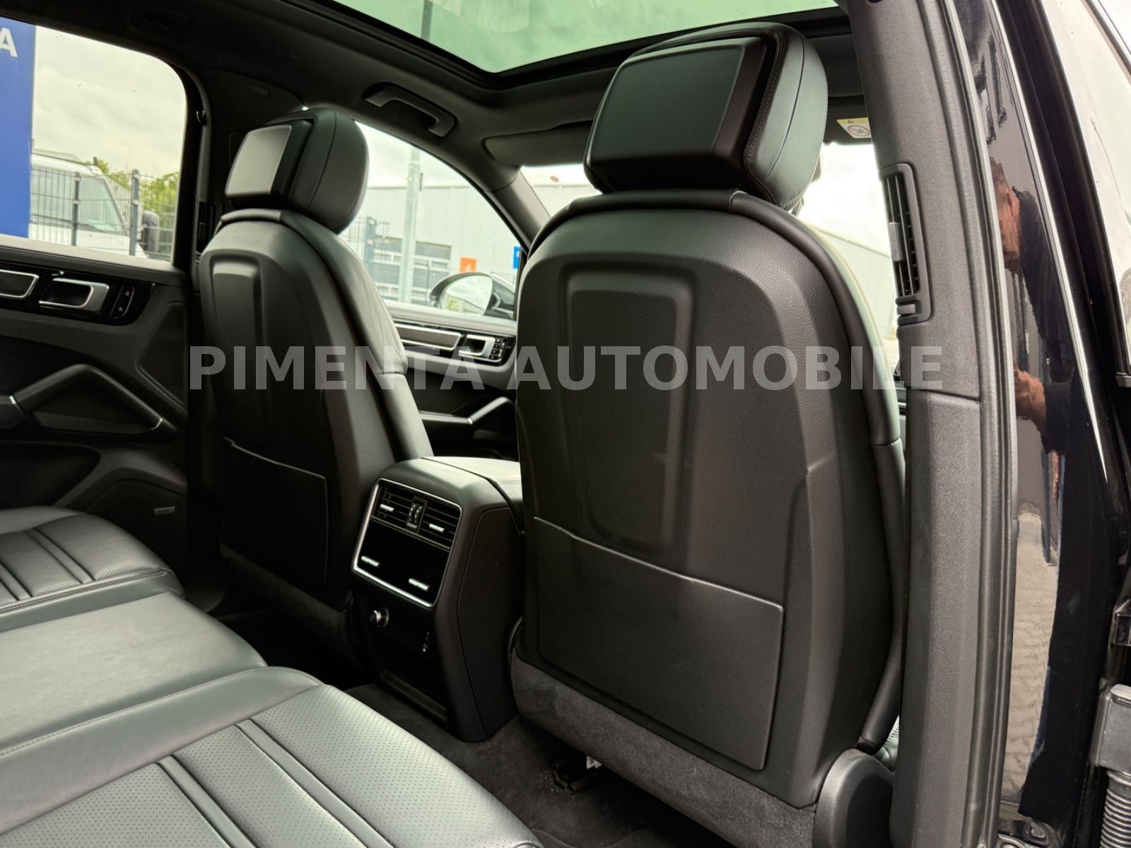 Porsche Cayenne E-Hybrid BLACK 22" APPROVED AHK LUFT PAN