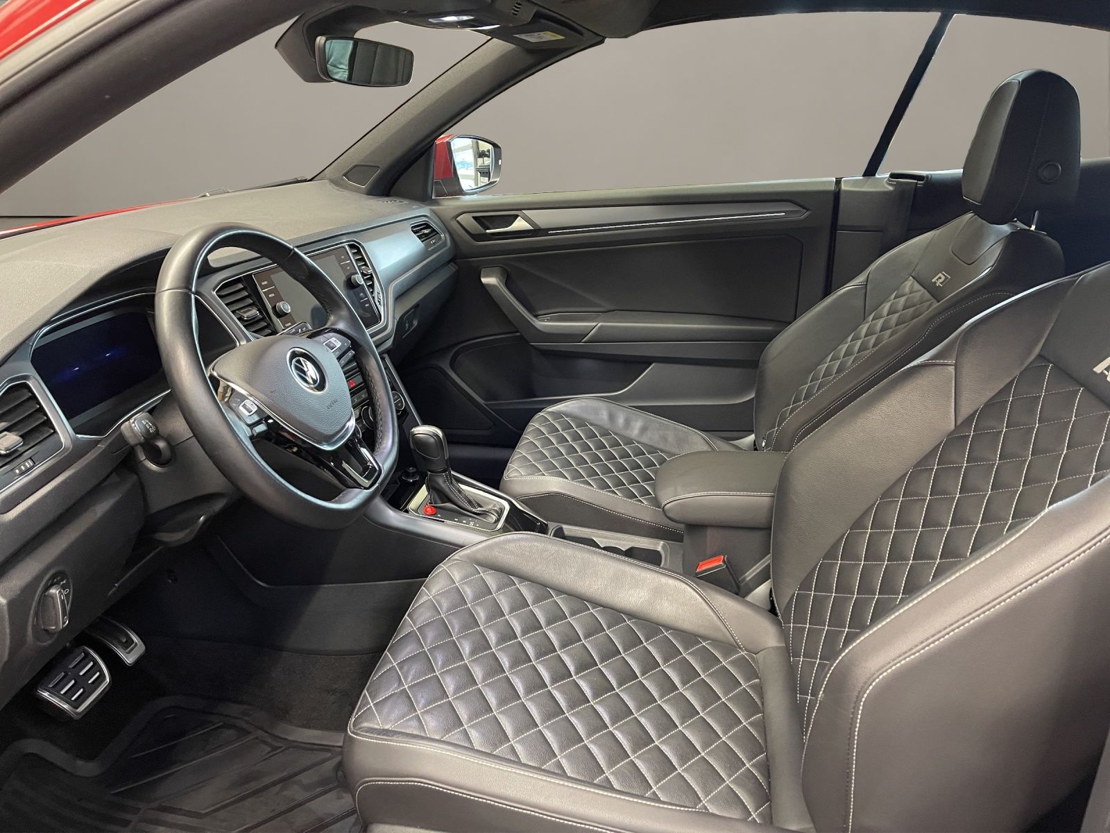 Volkswagen T-Roc R-Line - Samsaru's Car Outlet