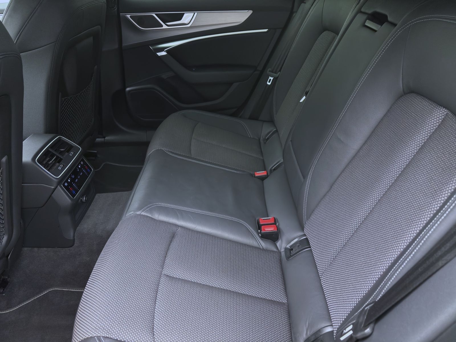 Audi A6 Avant 40 TDI Q S LINE STDHZG AHK MATRIX NAVI+
