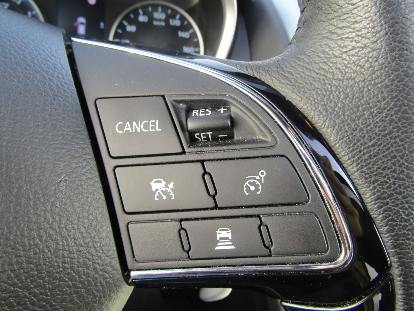 Mitsubishi Eclipse Cross PHEV Top 2.4 LED AHK Tiefer Spoile