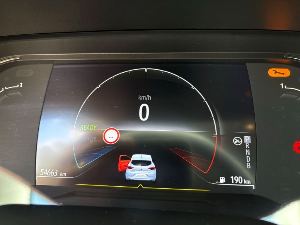 Renault Clio V Experience 1.6 E-TECH Hybrid - Samsaru's Car Outlet