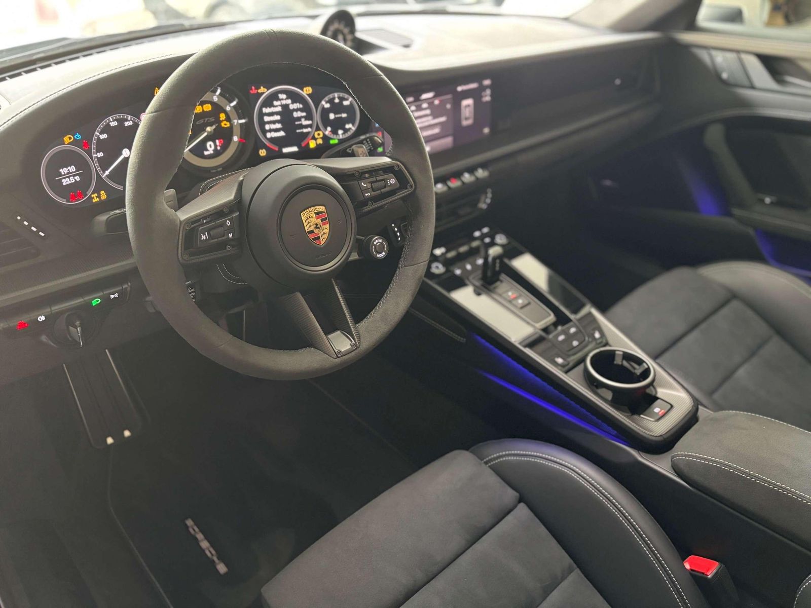 Porsche 992 Carrera 4 GTS Cab. Lift Inno Matrix Bose 18-