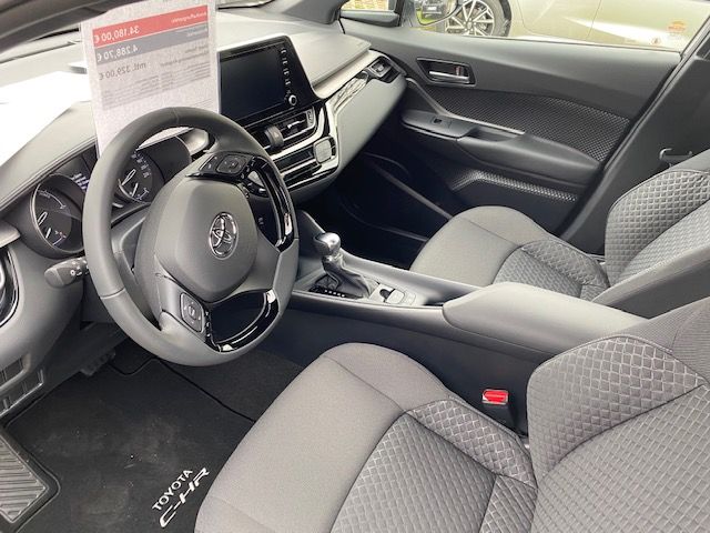 Toyota C-HR Hybrid Flow - Samsaru's Car Outlet