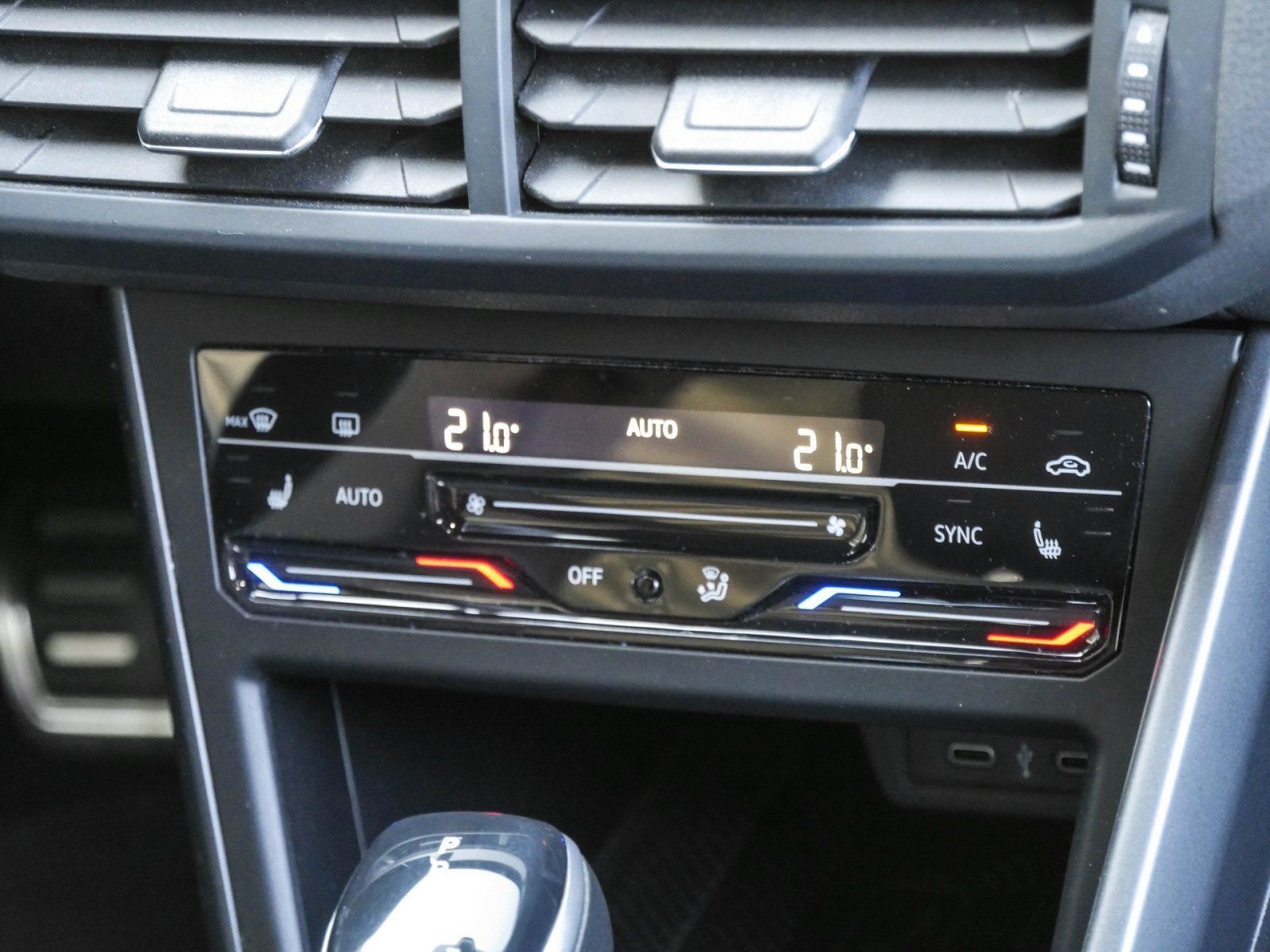 Volkswagen Taigo 1.5 TSI R-Line - Samsaru's Car Outlet