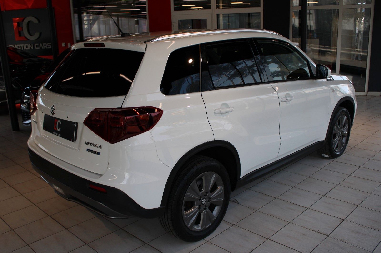 Suzuki Vitara 1.5 Hybrid Comfort - Samsaru's Car Outlet