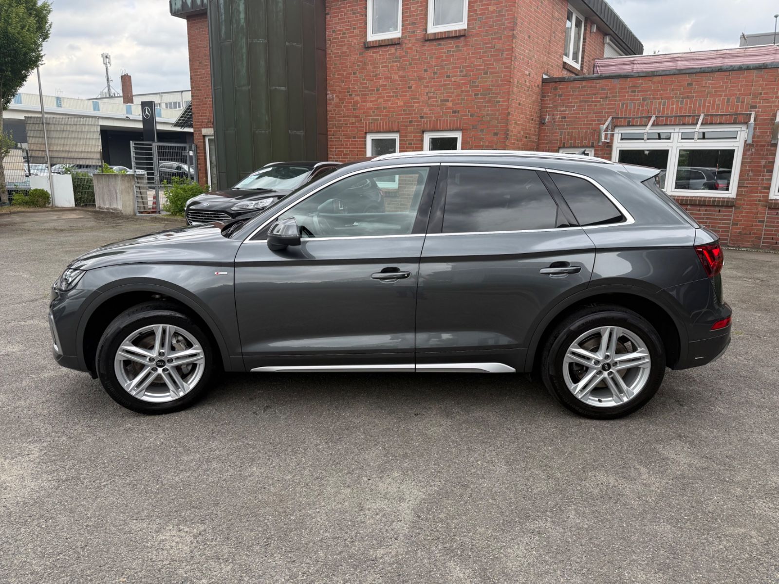 Audi Q5 40 TDI quattro S line - Samsaru's Car Outlet