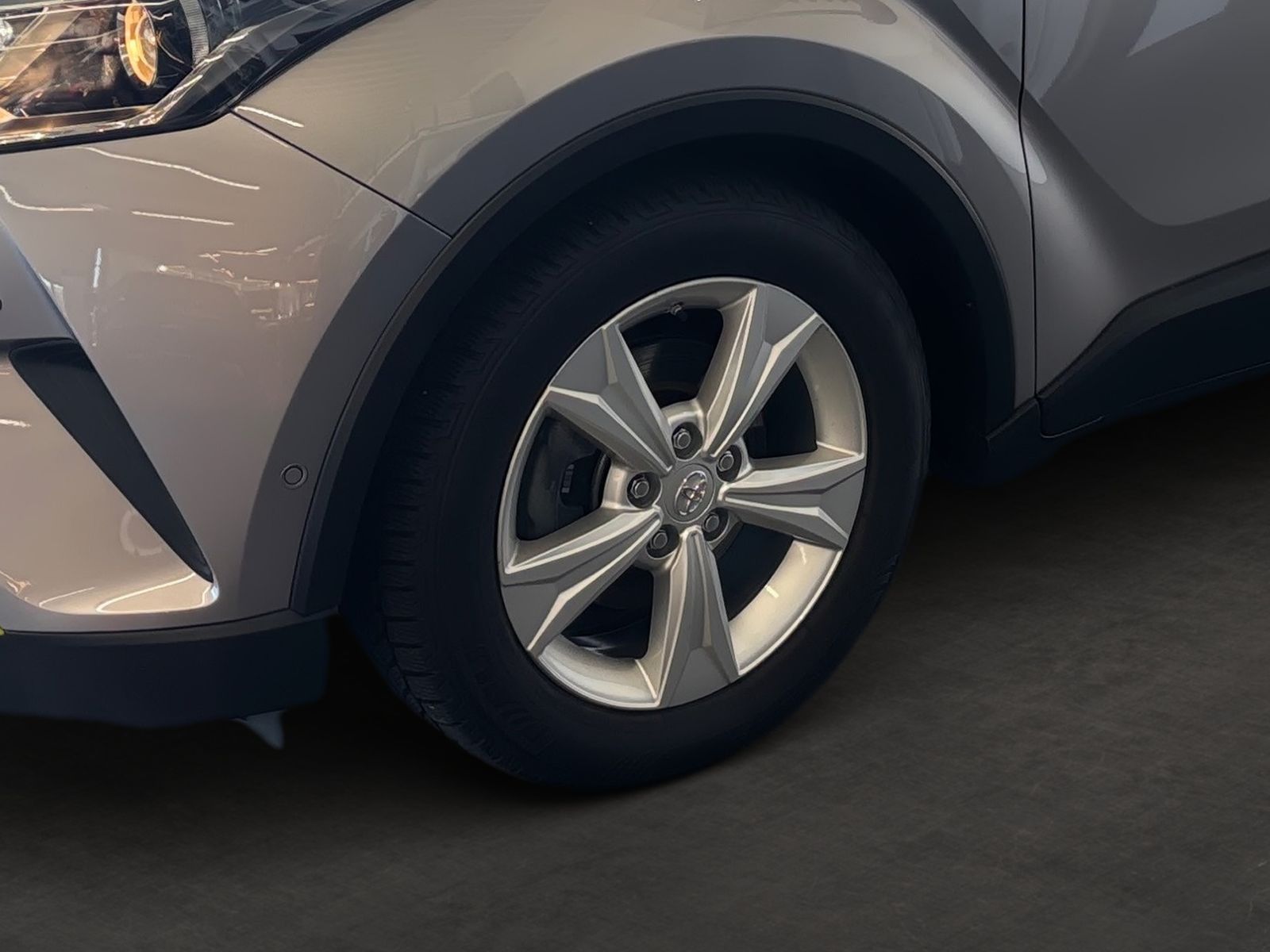 Toyota C-HR Hybrid Club - Samsaru's Car Outlet