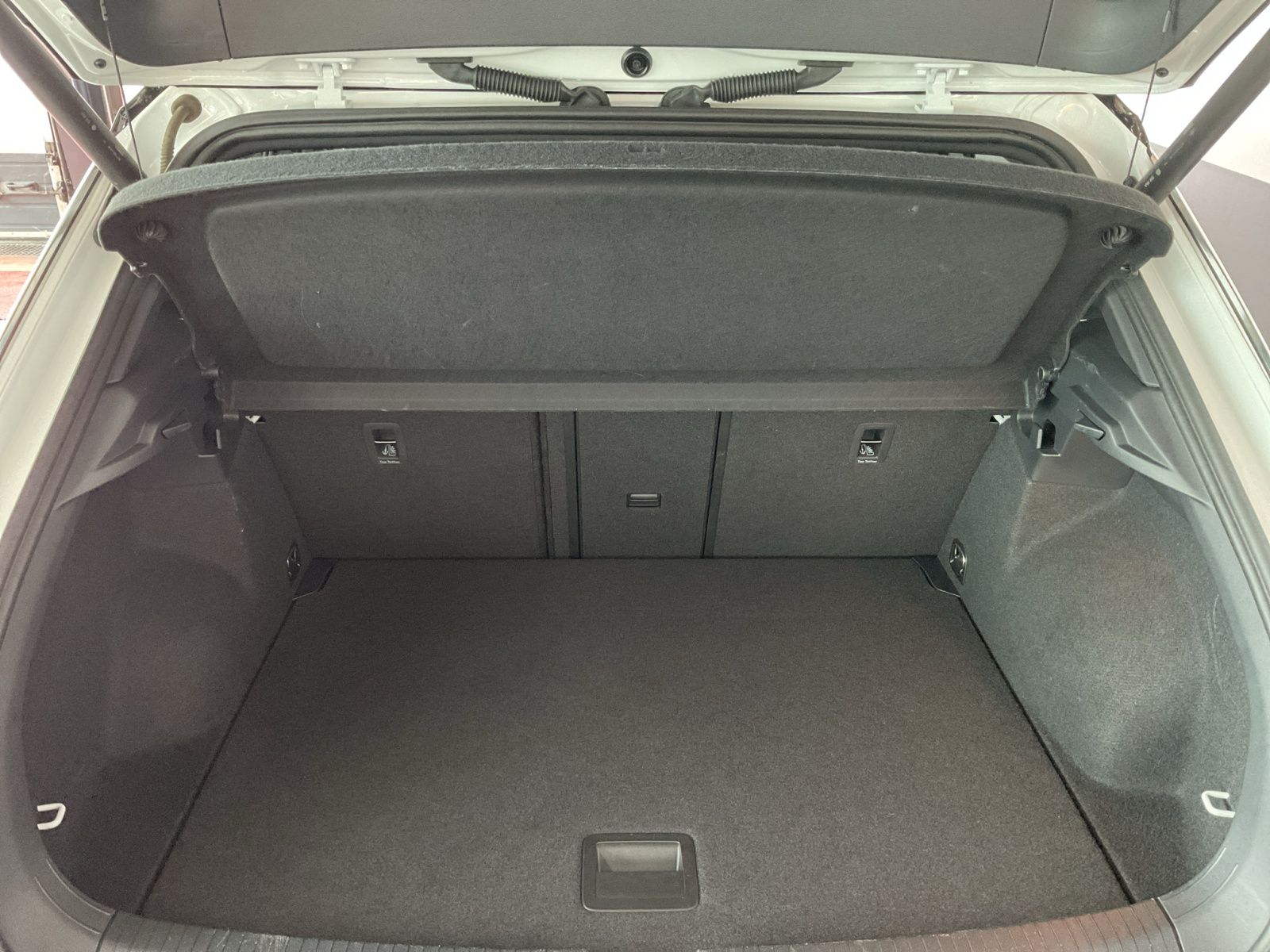 Volkswagen T-Roc 1.5 TSI DSG Active - Samsaru's Car Outlet