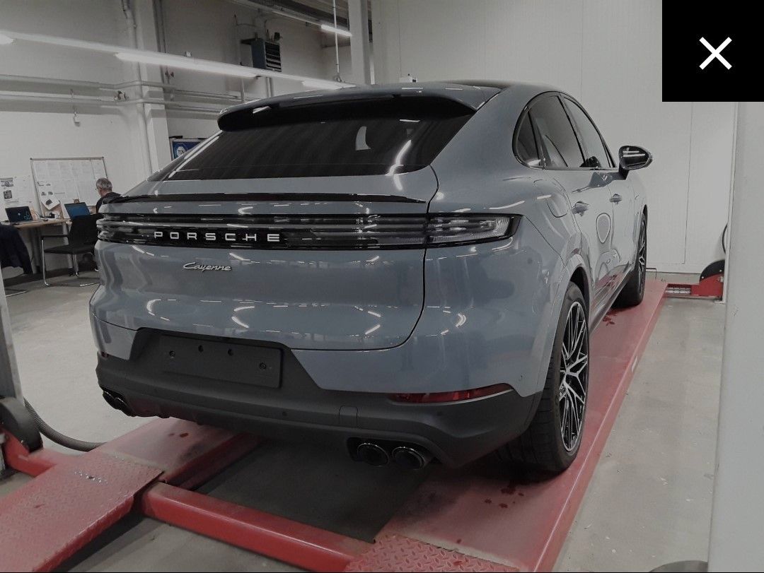 Porsche Cayenne Coupe E-Hybrid*HAL*AHK*22"Alu*BOSE*MATRI